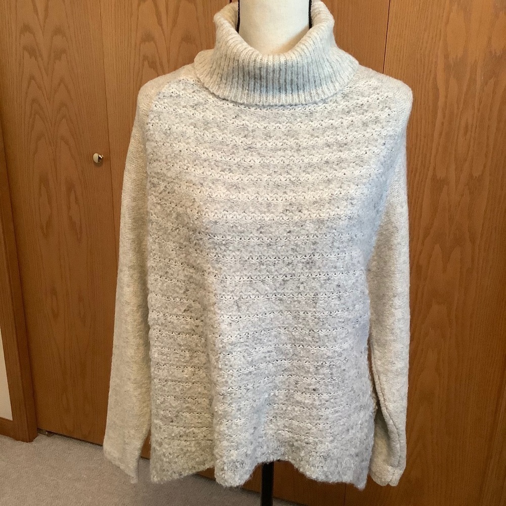 LINE the label Grey & White Turtleneck Sweater-M